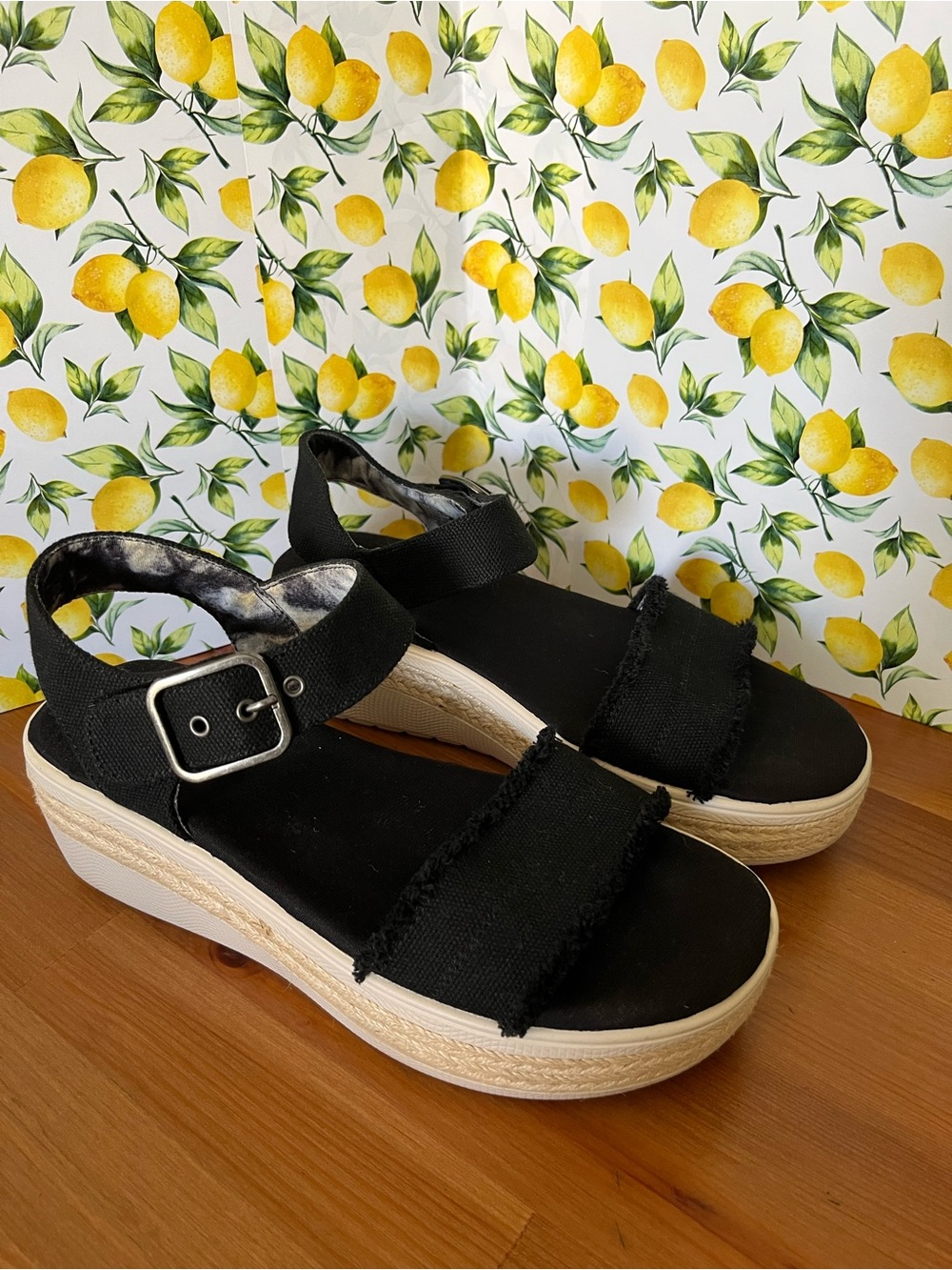 Womens Black Platform Sandals with Buckle Strap Size 7.5